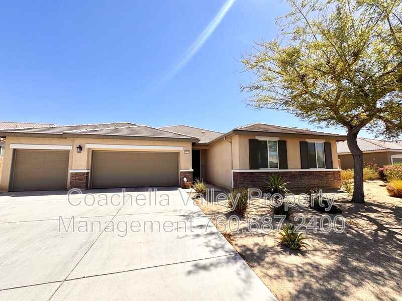43776 Pettirosso St - Photo 2 of 50