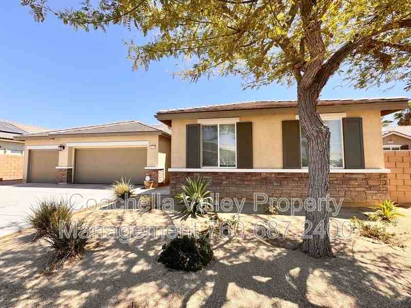 43776 Pettirosso St - Photo 4 of 50