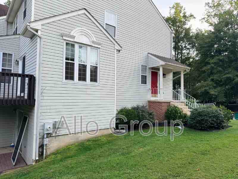 469 Woodstock Ln - Photo 3 of 37