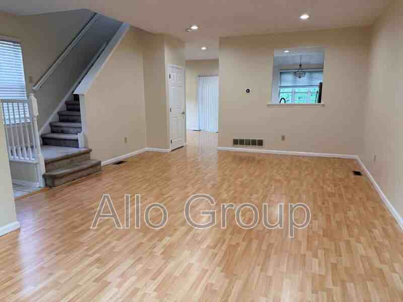 469 Woodstock Ln - Photo 5 of 37