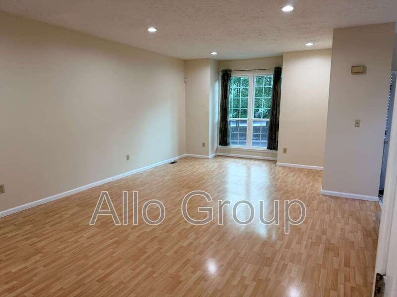 469 Woodstock Ln - Photo 7 of 37