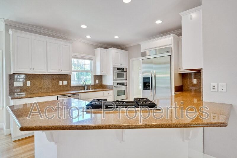 1182 Curtiss Ave - Photo 7 of 33