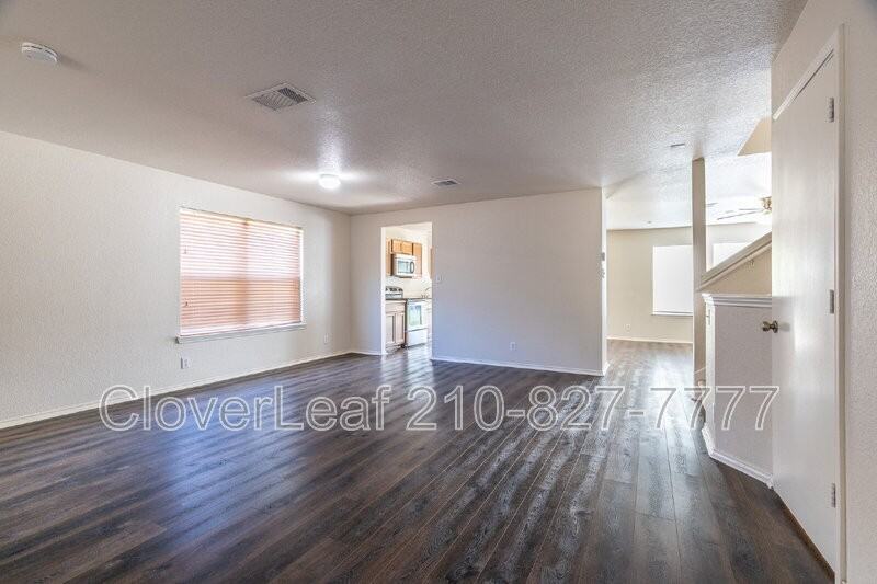 11023 Barclay Pt - Photo 7 of 40