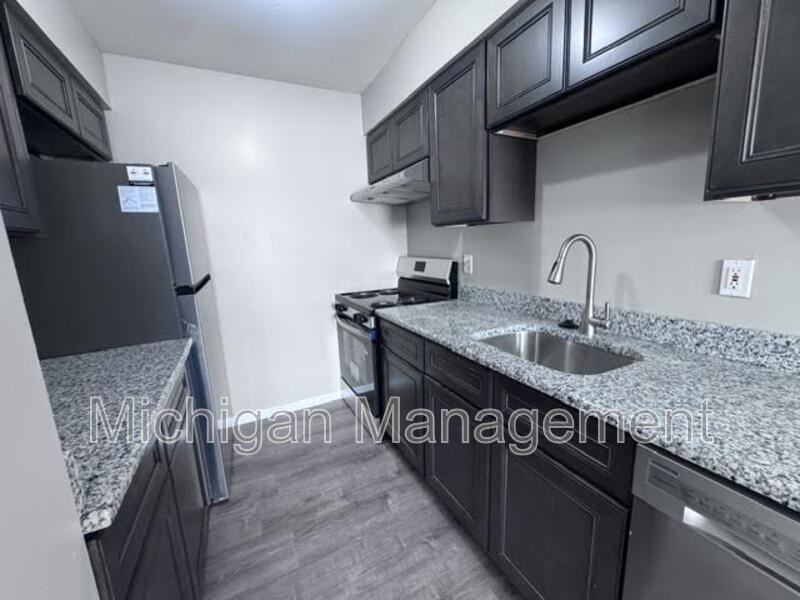 4815 Briarwood Ave - Photo 2 of 19