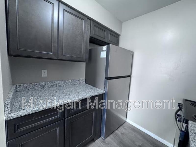 4815 Briarwood Ave - Photo 3 of 19