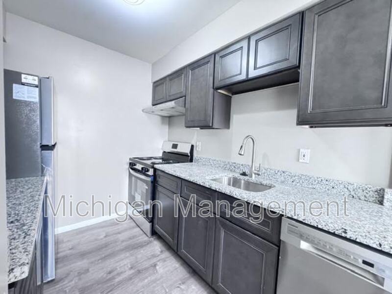 4815 Briarwood Ave - Photo 4 of 19