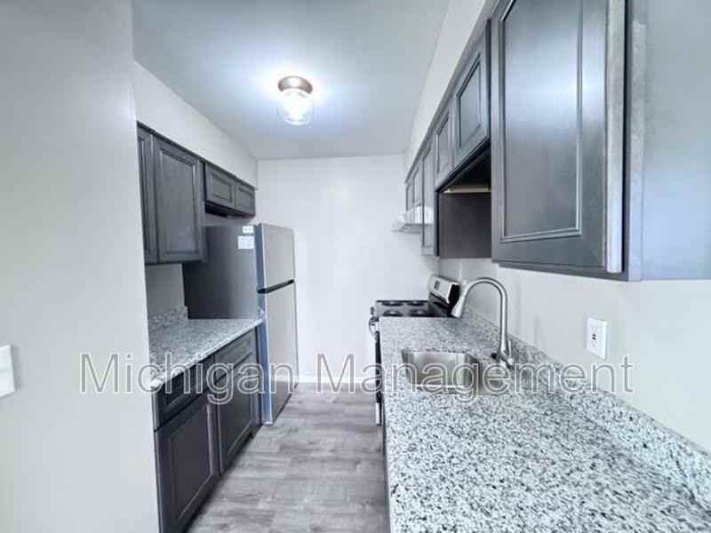 4815 Briarwood Ave - Photo 5 of 19