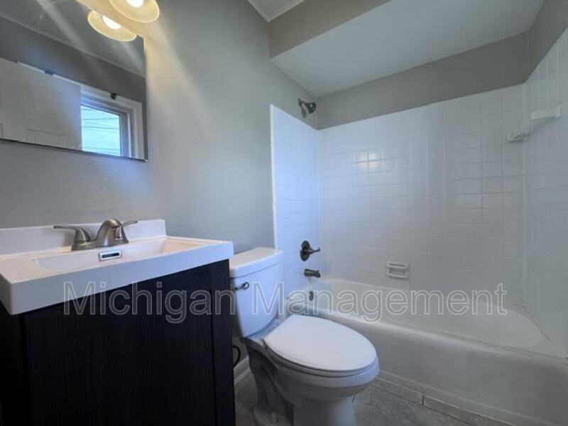4815 Briarwood Ave - Photo 6 of 19