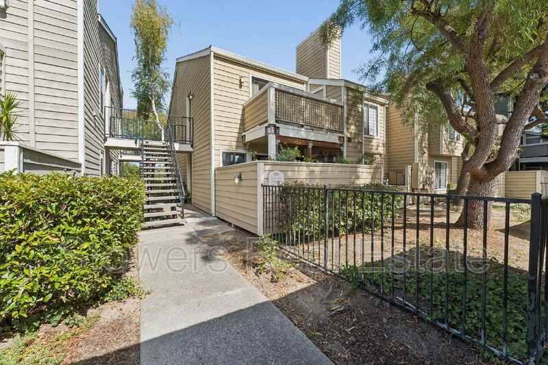 264 Eastridge Dr - Photo 3 of 25