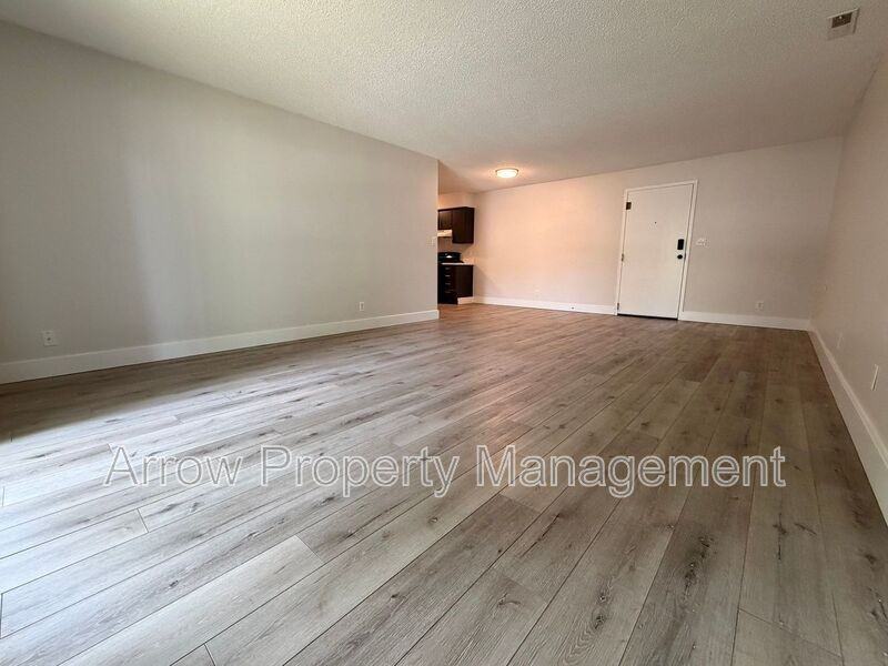 539 N 24th St #11 - Photo 4 of 15