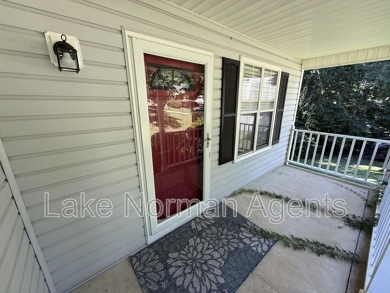 8006 Maxwelton Dr - Photo 2 of 17
