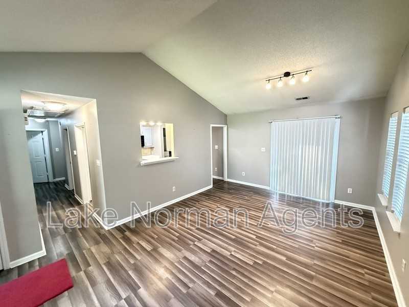 8006 Maxwelton Dr - Photo 4 of 17