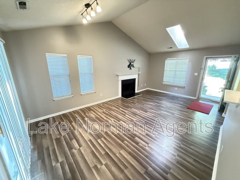 8006 Maxwelton Dr - Photo 5 of 17