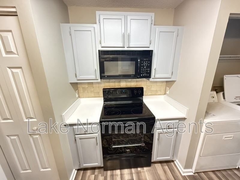 8006 Maxwelton Dr - Photo 7 of 17