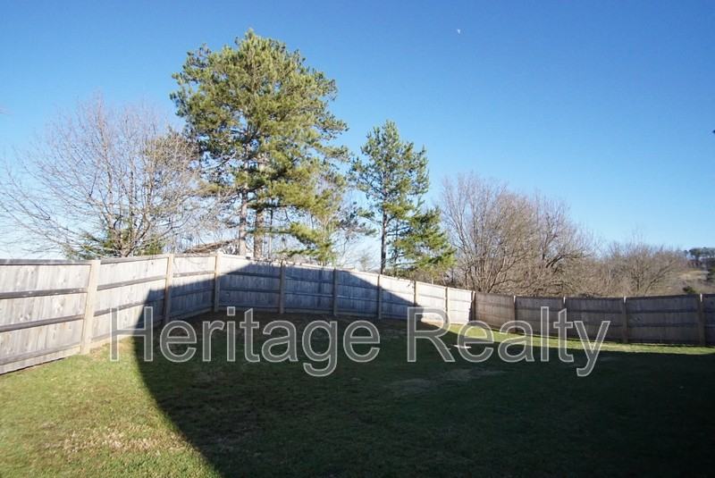 1014 Brookwood Ln - Photo 4 of 19