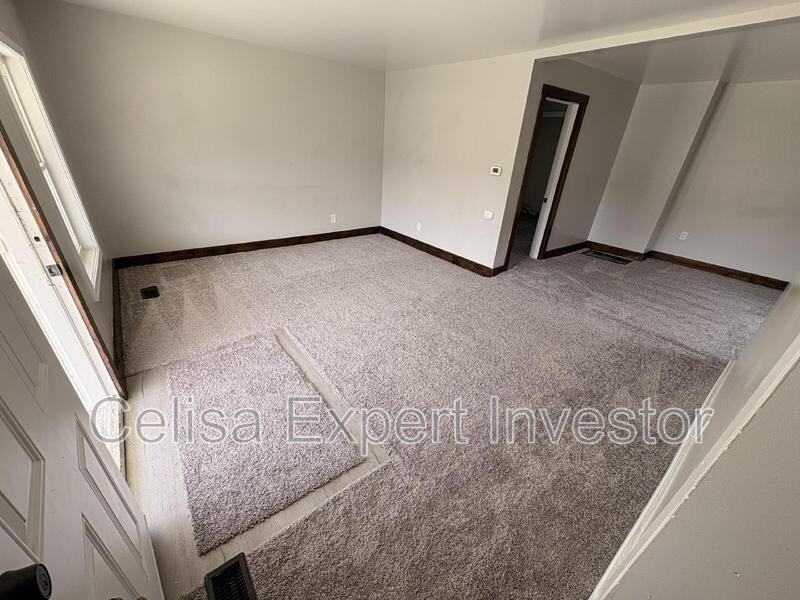 918 Pape Ave - Photo 2 of 10