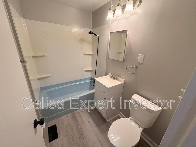 918 Pape Ave - Photo 6 of 10