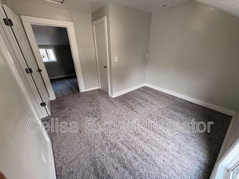 918 Pape Ave - Photo 7 of 10