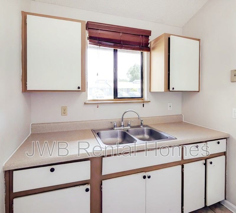 2416 Seabury Pl N - Photo 2 of 17