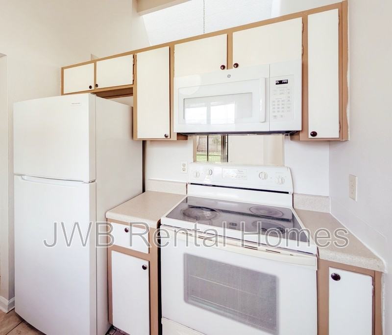 2416 Seabury Pl N - Photo 5 of 17
