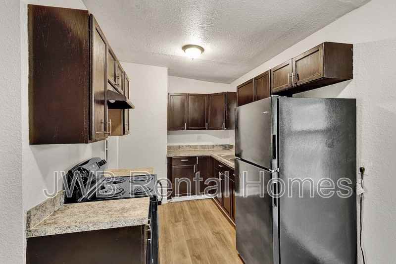 2608 Larkspur Ave - Photo 4 of 22