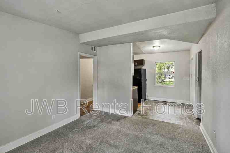 2608 Larkspur Ave - Photo 5 of 22