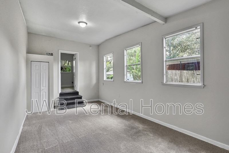 2608 Larkspur Ave - Photo 7 of 22