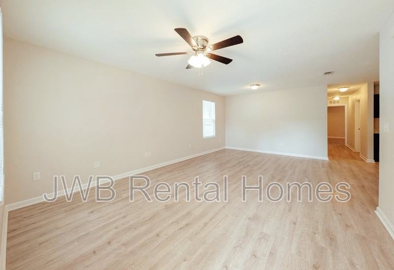 9069 India Ave - Photo 4 of 16