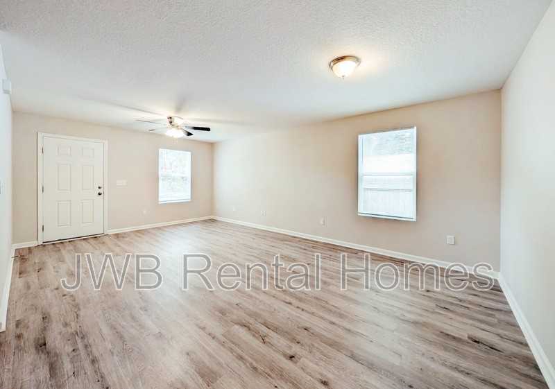 9069 India Ave - Photo 5 of 16
