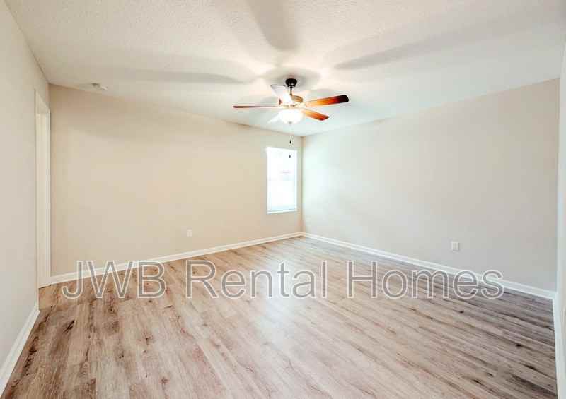 9069 India Ave - Photo 6 of 16
