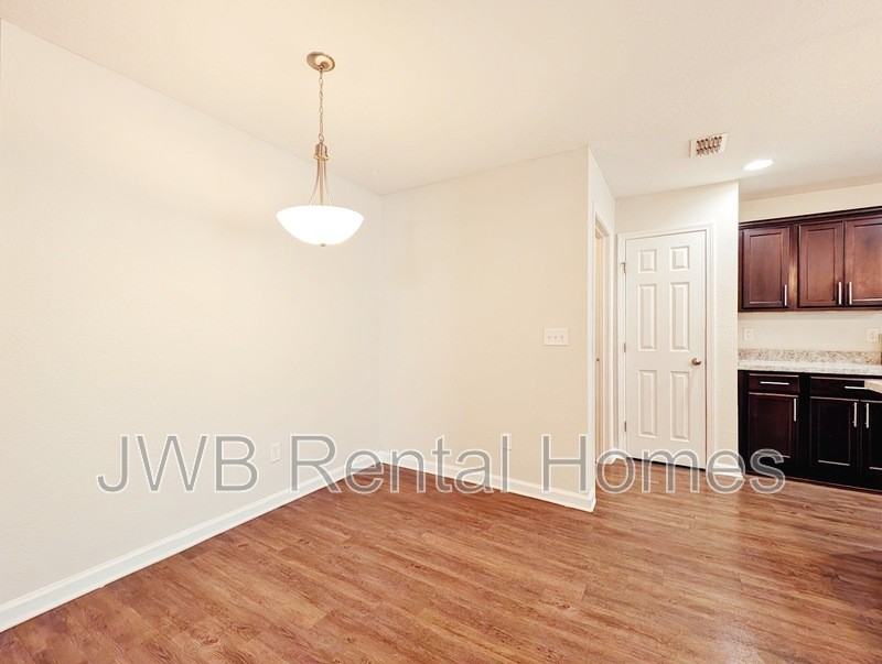 4587 Shelby Ave - Photo 4 of 12