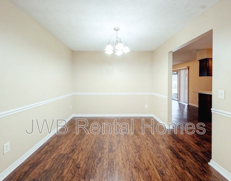 1682 Aletha Mnr - Photo 4 of 18