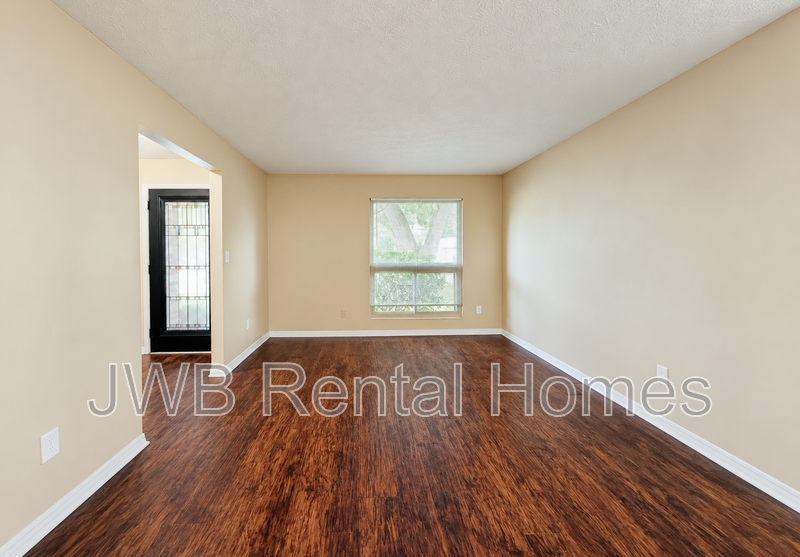 1682 Aletha Mnr - Photo 5 of 18