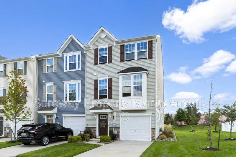 112 Freedom Way - Photo 2 of 25