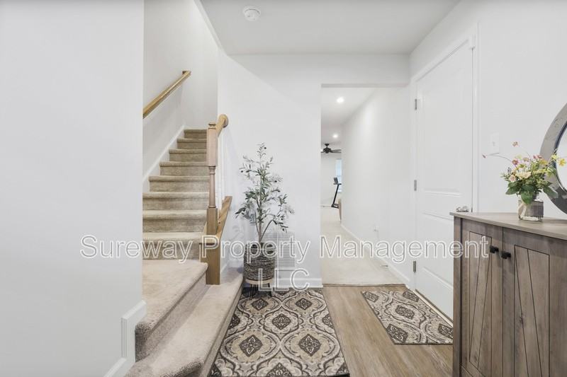 112 Freedom Way - Photo 3 of 25