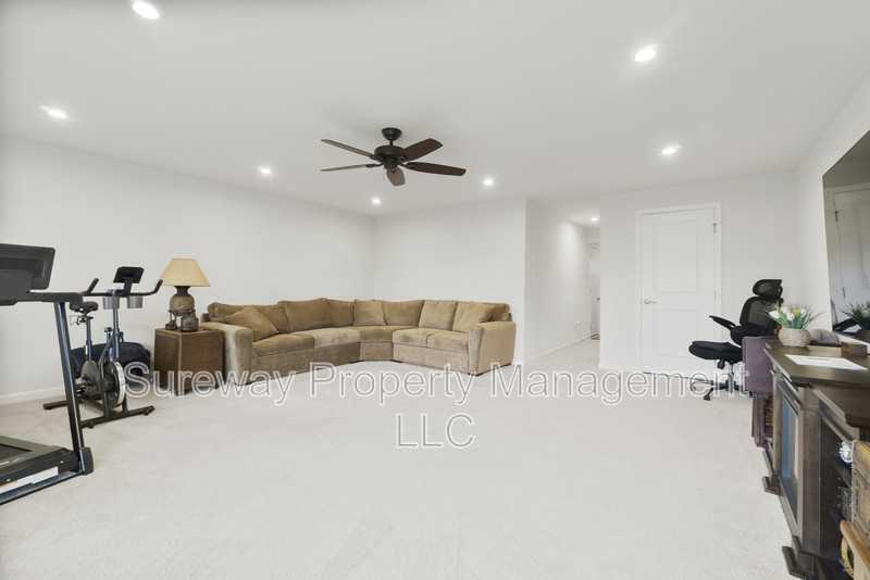 112 Freedom Way - Photo 6 of 25