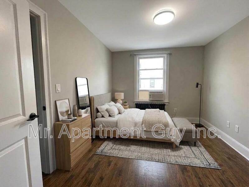 1068 Eglinton Ave W - Photo 5 of 7