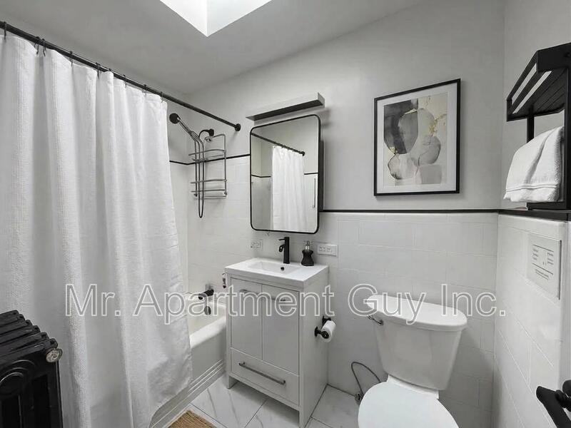 1068 Eglinton Ave W - Photo 6 of 7