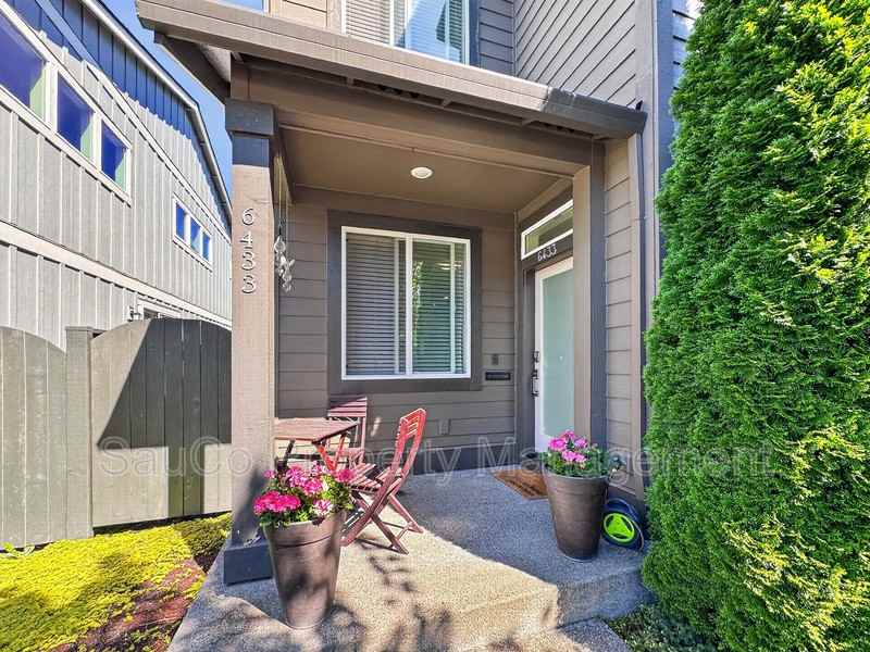 6433 Se Genrosa St - Photo 3 of 16