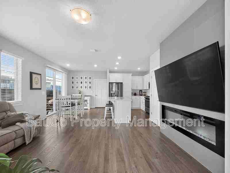 6433 Se Genrosa St - Photo 4 of 16