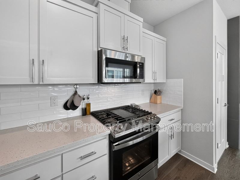6433 Se Genrosa St - Photo 7 of 16