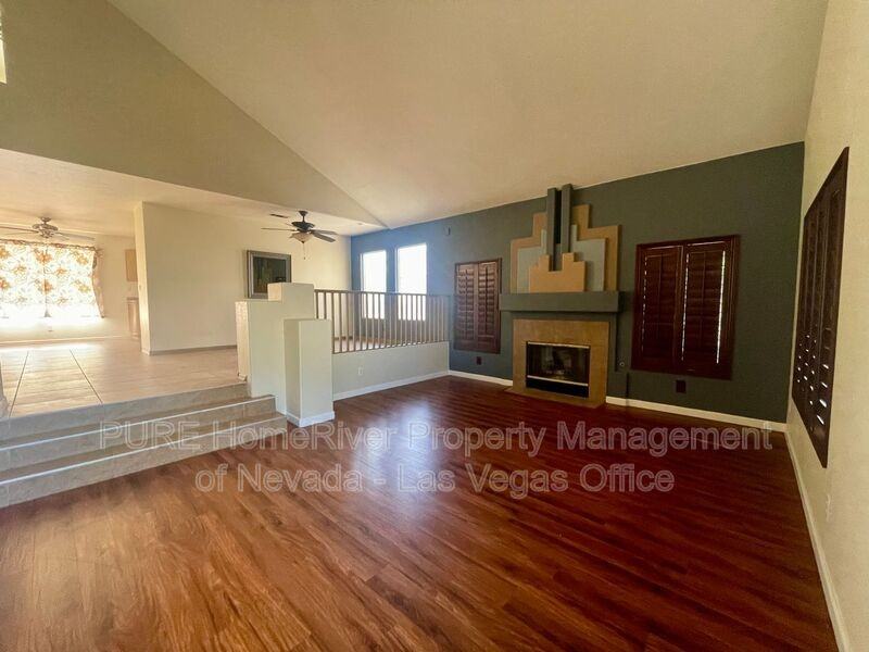 4748 Hamburg St - Photo 4 of 50