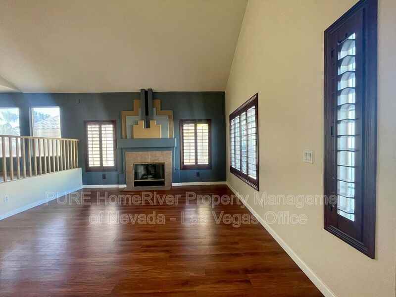 4748 Hamburg St - Photo 7 of 50