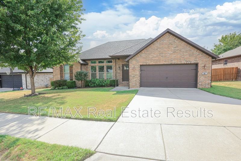 957 Piper St - Photo 2 of 23