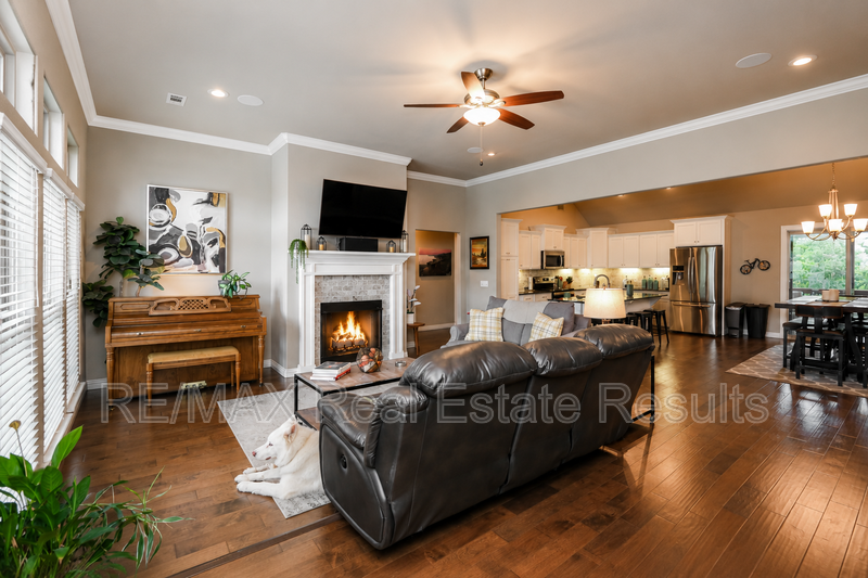 957 Piper St - Photo 3 of 23