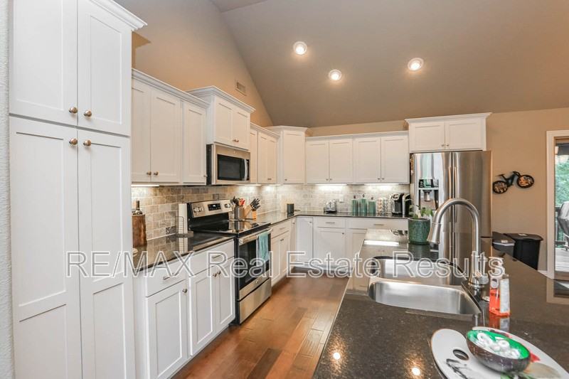 957 Piper St - Photo 6 of 23