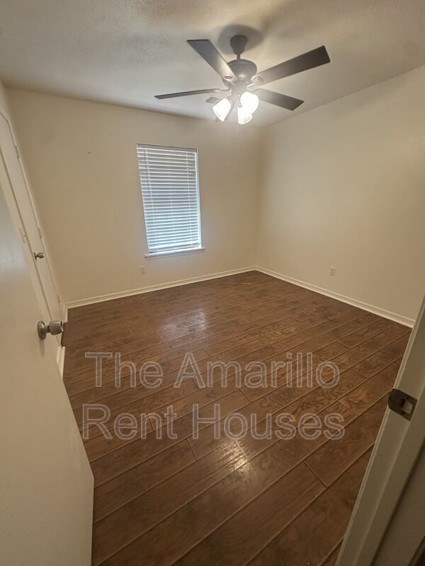 7040 Fulham Dr - Photo 4 of 17
