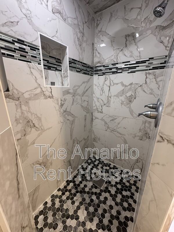7040 Fulham Dr - Photo 6 of 17