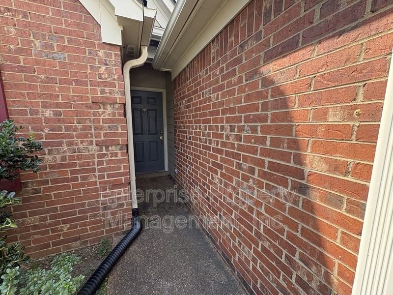 10127 Cross Valley Dr - Photo 2 of 26