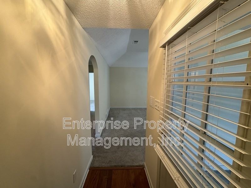 10127 Cross Valley Dr - Photo 4 of 26